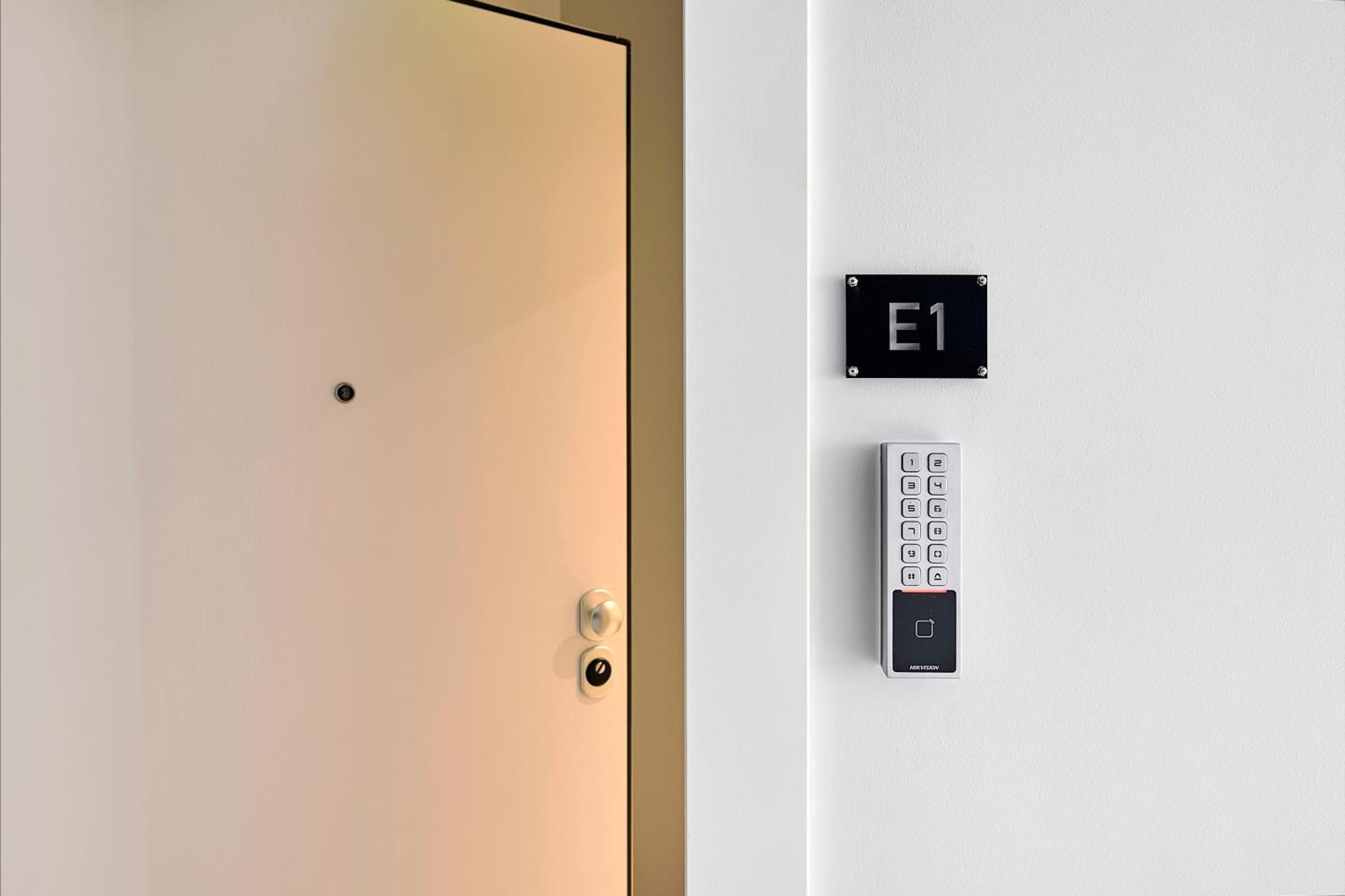 City-Center Apartment In Vibrant Monastiraki, Athens Exterior photo